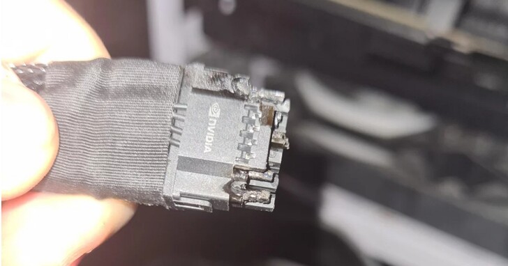 GeForce RTX 4090顯示卡發生連接埠燒毀災情：16pin連接器燒燬、融化線纜和插座