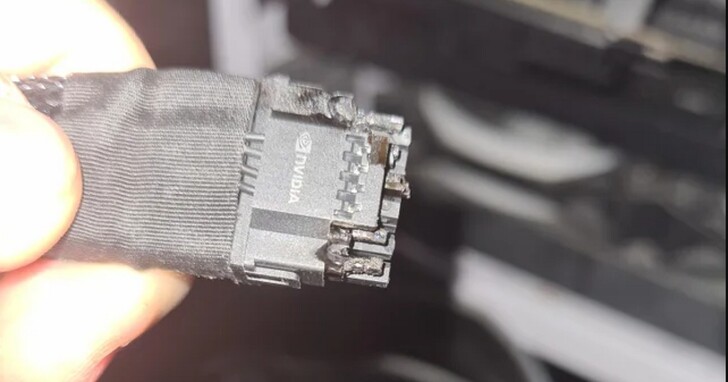 RTX 4090已連燒15起「自燃門」最新調查，轉接線粗細兩種混用會是禍首嗎？