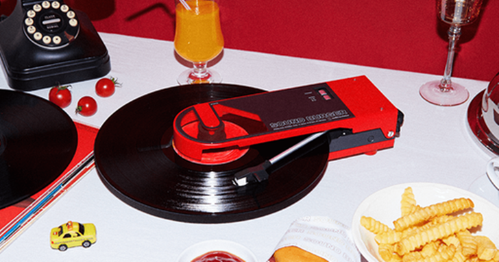 鐵三角推出「 Sound Burger 」可攜式黑膠唱機，支援藍牙、續航力12小時