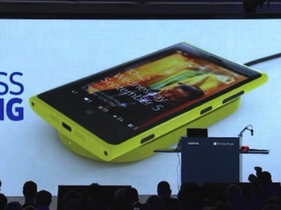 Nokia 向 Yahoo 員工喊話：免費手機選 Lumia 920，就送你無線充電板
