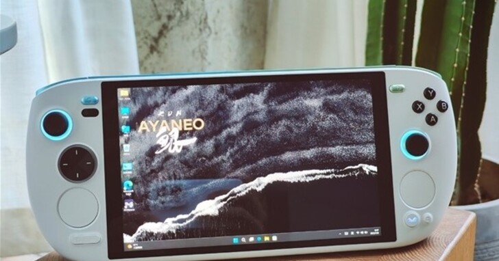 AYANEO KUN掌機螢幕規格公佈，8.4吋2.5K IPS螢幕勝ROG Ally、SteamDeck