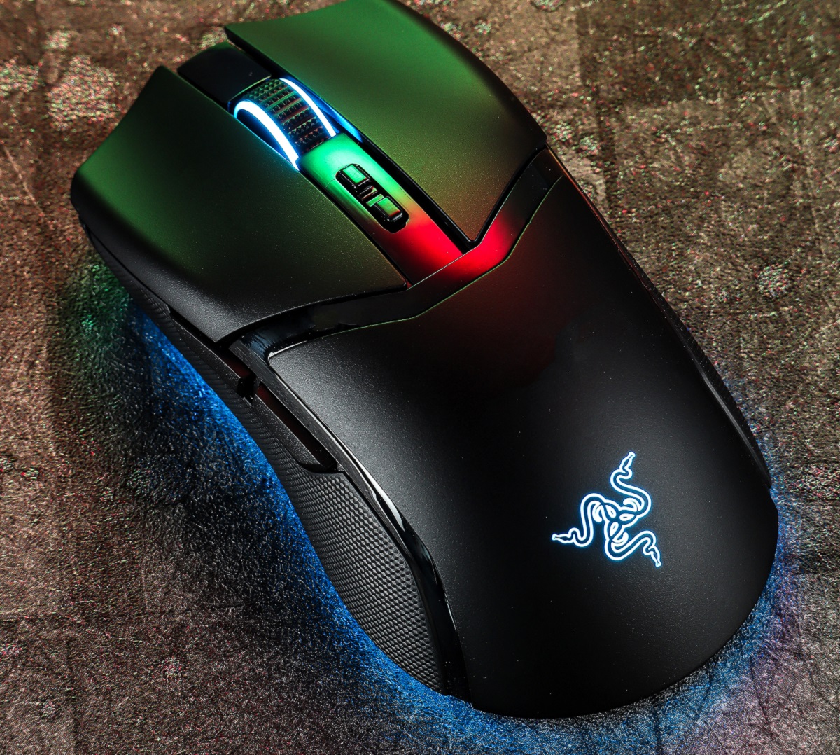 Razer’s New Cobra Series: Compact and Efficient Gaming Mice with Chroma RGB Lighting Effects