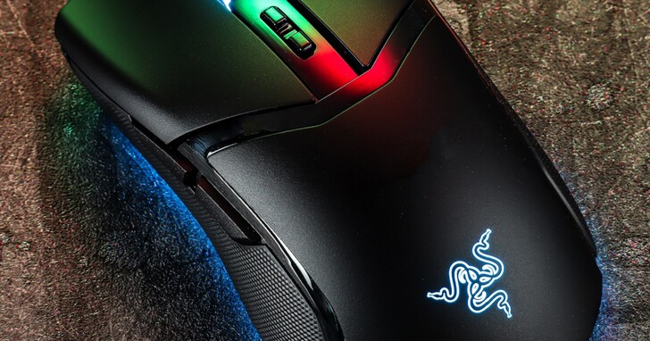 Razer Cobra Pro 開箱評測：小而巧的旗艦遊戲滑鼠，價格4,299 元