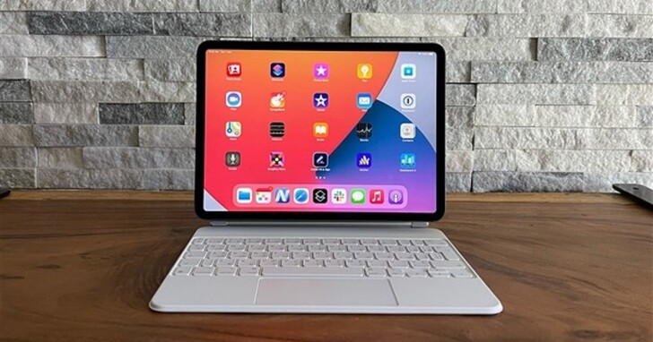 Apple iPad下一代將有大螢幕14吋版本，這麼大的平板該叫iPad或是Macbook？