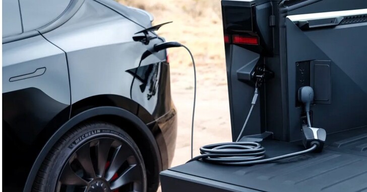 特斯拉Cybertruck發佈全新Powershare雙向充電功能，除了一般電器供電還可為另一輛電動車充電