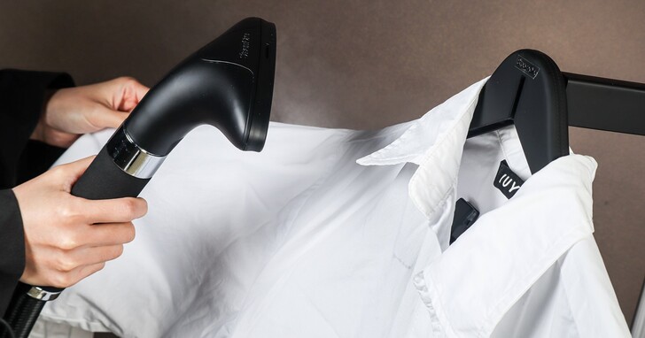 SteamOne George 直立式掛燙機開箱評測：55 秒快速撫平皺褶衣物，價格20,880 元