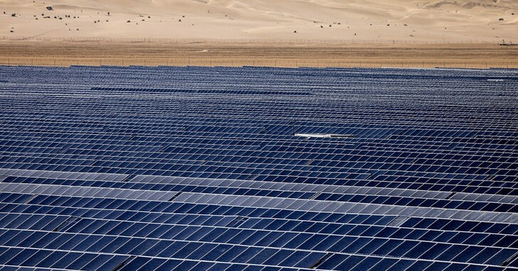 在沙漠地區，暗色太陽能板可以引發上升氣流來幫助下雨，而不需要派飛機人工降雨