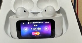 中國山寨 AirPods 參考蘋果專利，搶先推出自帶觸控螢幕充電盒