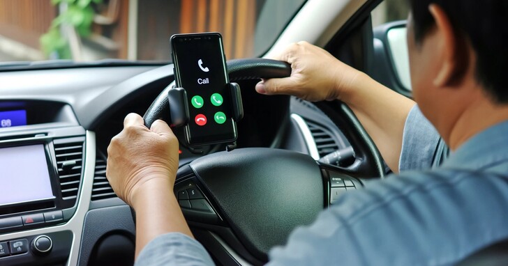 開車時使用免持聽筒也會導致注意力分散，結束通話後27秒也一樣