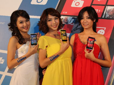 Nokia Lumia 920、820在台發表，大螢幕、PureView 光學防手震、無線充電