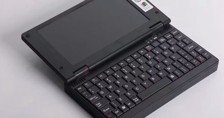全新 Pocket 386 微型7吋筆電發佈：你現在能買得到的Windows 95完美迷你筆電