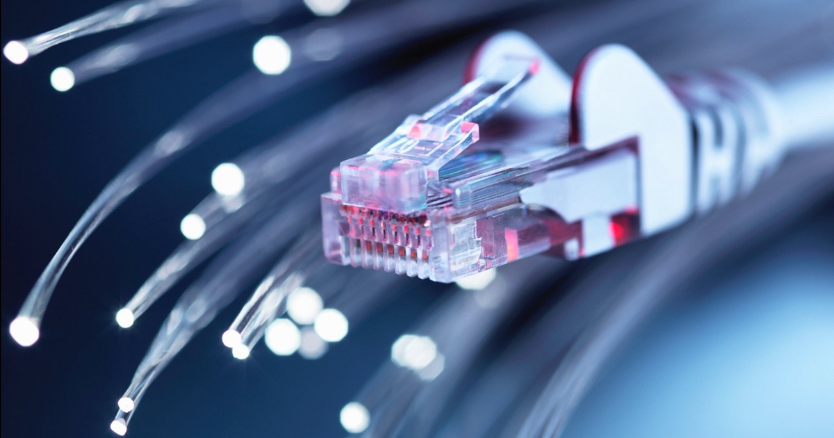 網際網路速度記錄達到 402,000,000 Mbps,使用標準光纖電纜,下載《柏德之門 3》不到4毫秒