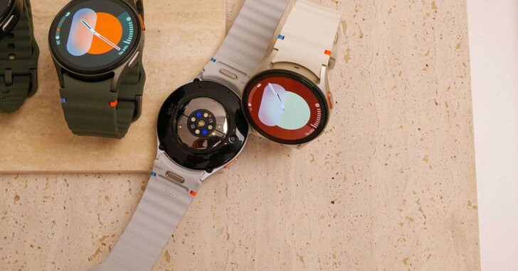 三星 Galaxy Watch7 和 Galaxy Watch Ultra 不再支援用Galaxy手機無線充電