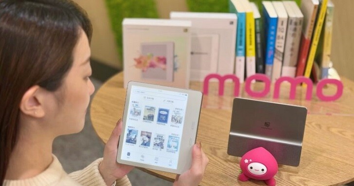 momo 推出 momoBook 電子書閱讀器，並與 Acer 旗下海柏特合作、提供維修服務