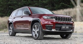 國外Jeep 車主抱怨中控台廣告太誇張，「一紅燈停車就跳出視窗」要你加購延長保固