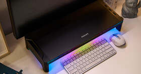 PHILIPS 飛利浦全球首創 SPA6500 喇叭螢幕支架，五合一喇叭、快充、RGB、支架的桌面神器
