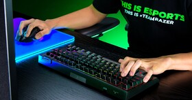 Razer BlackWidow V4 TKL HyperSpeed 無線電競鍵盤，支援軸體熱插拔、售價 5,690 元