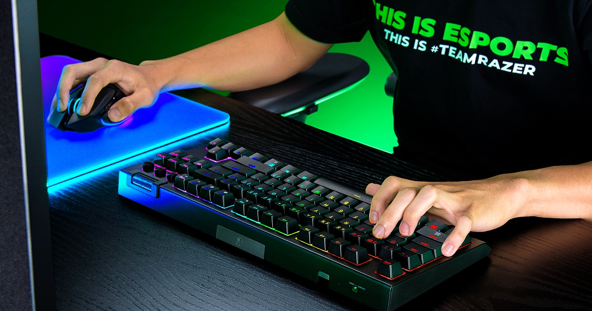 Razer BlackWidow V4 TKL HyperSpeed 無線電競鍵盤,支援軸體熱插拔、售價 5,690 元