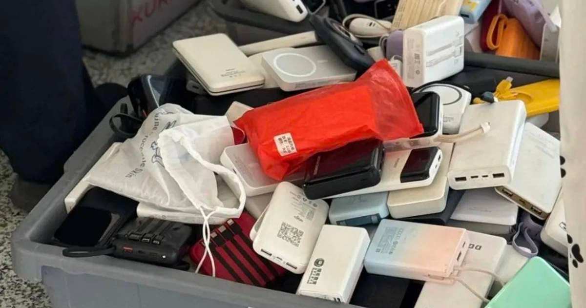 中國行動電源之亂:機場禁止他帶行動電源上飛機、男子怒摔結果當場起火