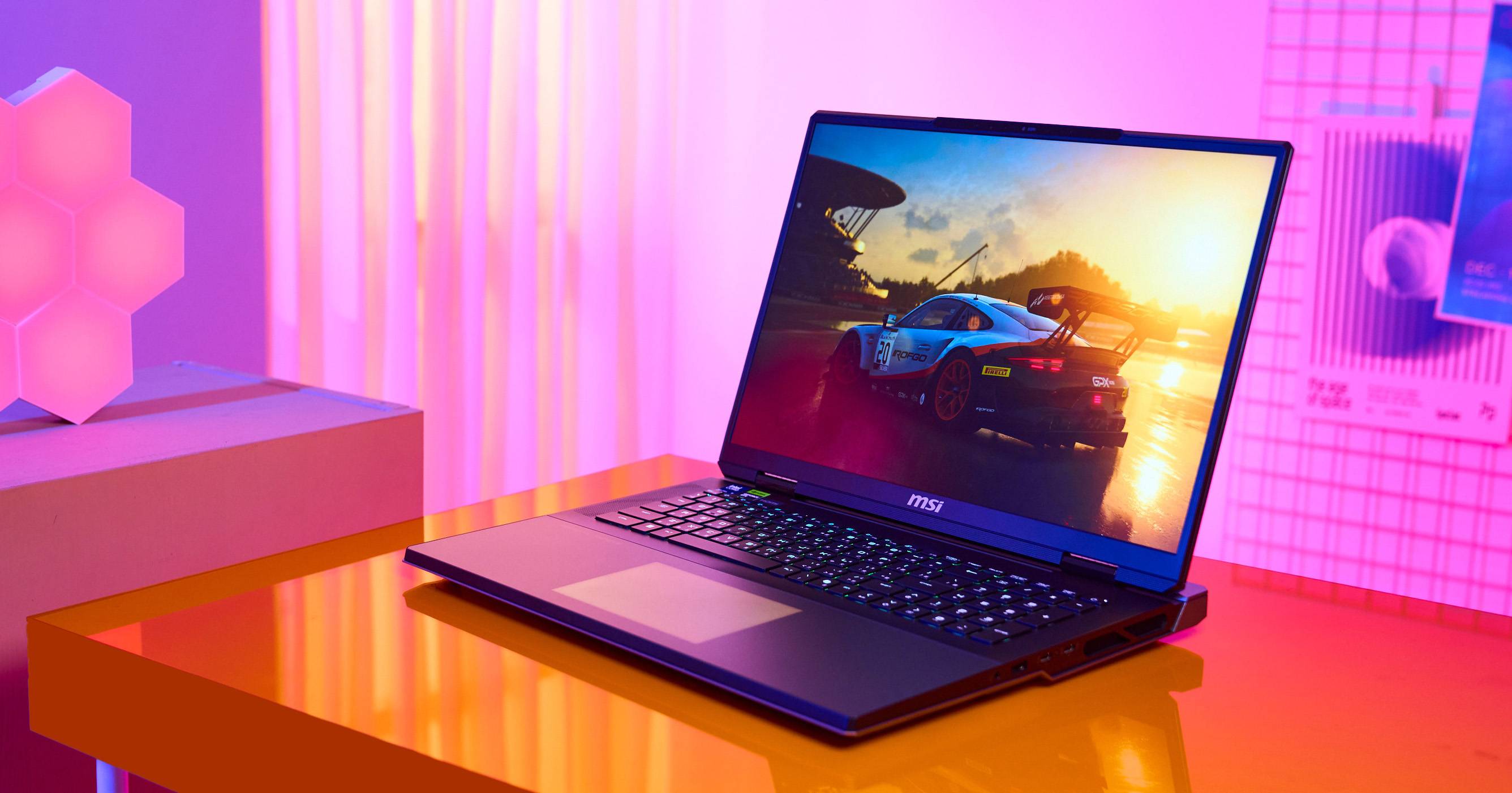 GeForce RTX 5090 筆電機皇來襲!MSI Titan 18 HX AI 旗艦電競筆電深度開箱實測:頂級配備傲視群雄,強悍性能直逼桌機!