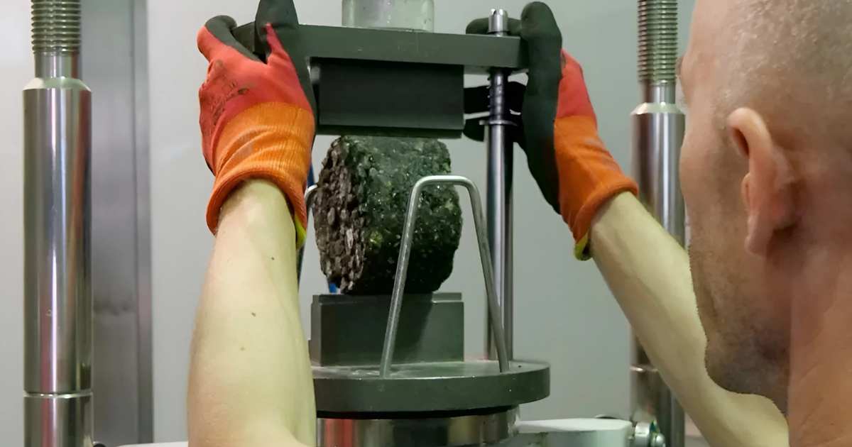 廢棄煙蒂變身黑科技?科學家用電子煙濾嘴強化柏油路,耐用又環保