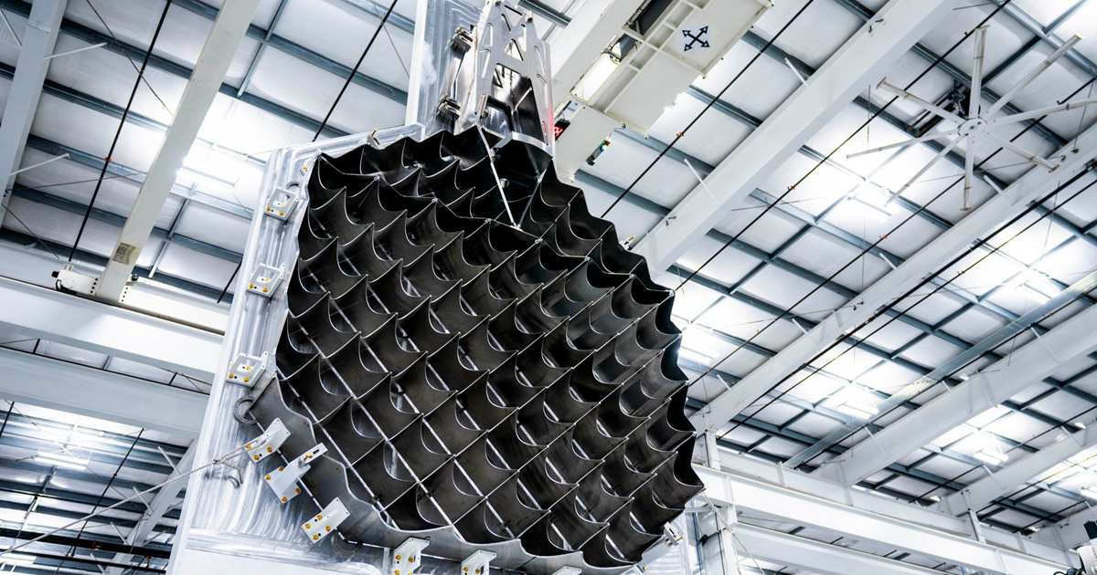 SpaceX再突破：新版巨型栅格翼亮相，未來將用發射塔「空中接火箭」