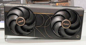 華碩 ProArt RTX 5090 顯示卡搶先看！雙風流散熱、USB-C 輸出一次解析