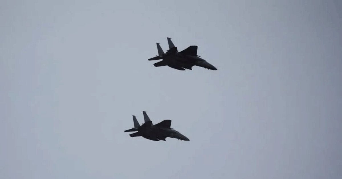 超扯！韓國 F-15K戰機空中相撞調查結果出爐，原因竟是飛行員「手機自拍」分心！