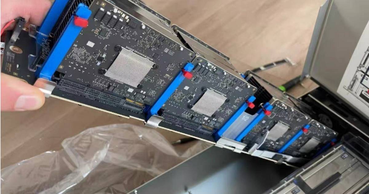蘋果M5 AI伺服器實體照流出！2U空間塞進32顆處理器，史上最強Apple Silicon叢集