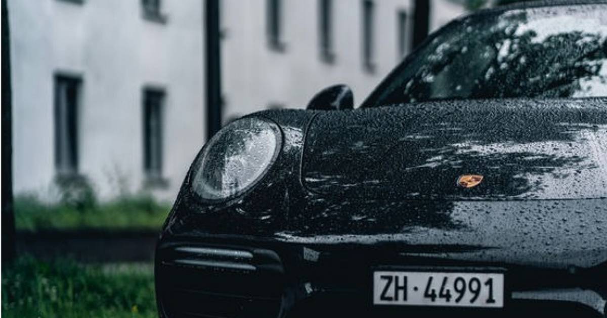《Nature》研究顛覆你過去對愛車為何會生鏽的認知：雨滴滑過車體表面會產生電位差，效果相當於微型閃電