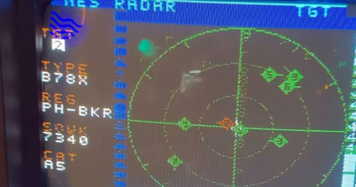 神人把任天堂 NES 變身「8 位元航空雷達」，免改機就能即時監控全球班機動態
