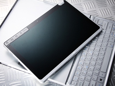 Acer Aspire P3 評測：小尺寸 Ultrabook、大尺寸平板電腦