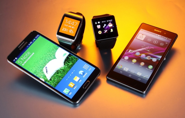 Sony SW2、Samsung Gear 智慧手錶對決：手錶也變聰明了，手機最智慧的配件