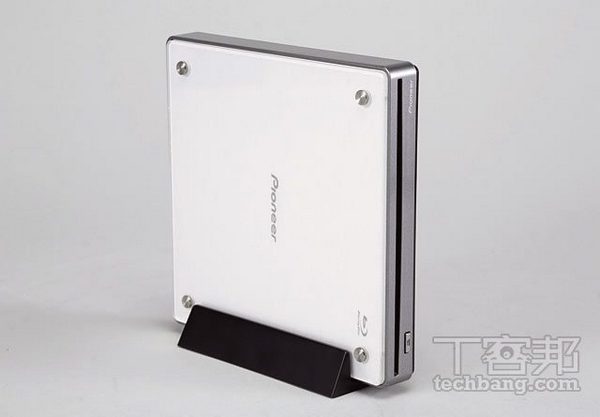 Pioneer BDR-XS05T 評測：外掛相框的 USB 3.0 薄型燒錄器