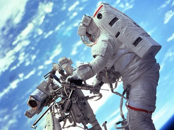 恭賀地心引力奪奧斯卡獎 ，NASA 公開系列太空攝影作品