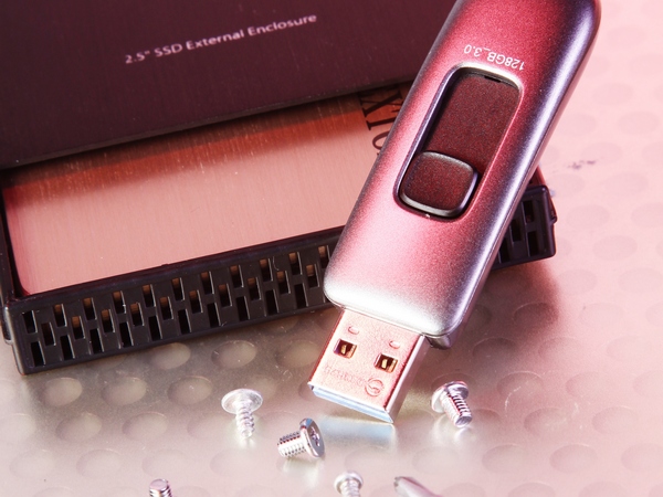 土砲自組 USB 3.0 隨身碟，固態硬碟挑選門道解析