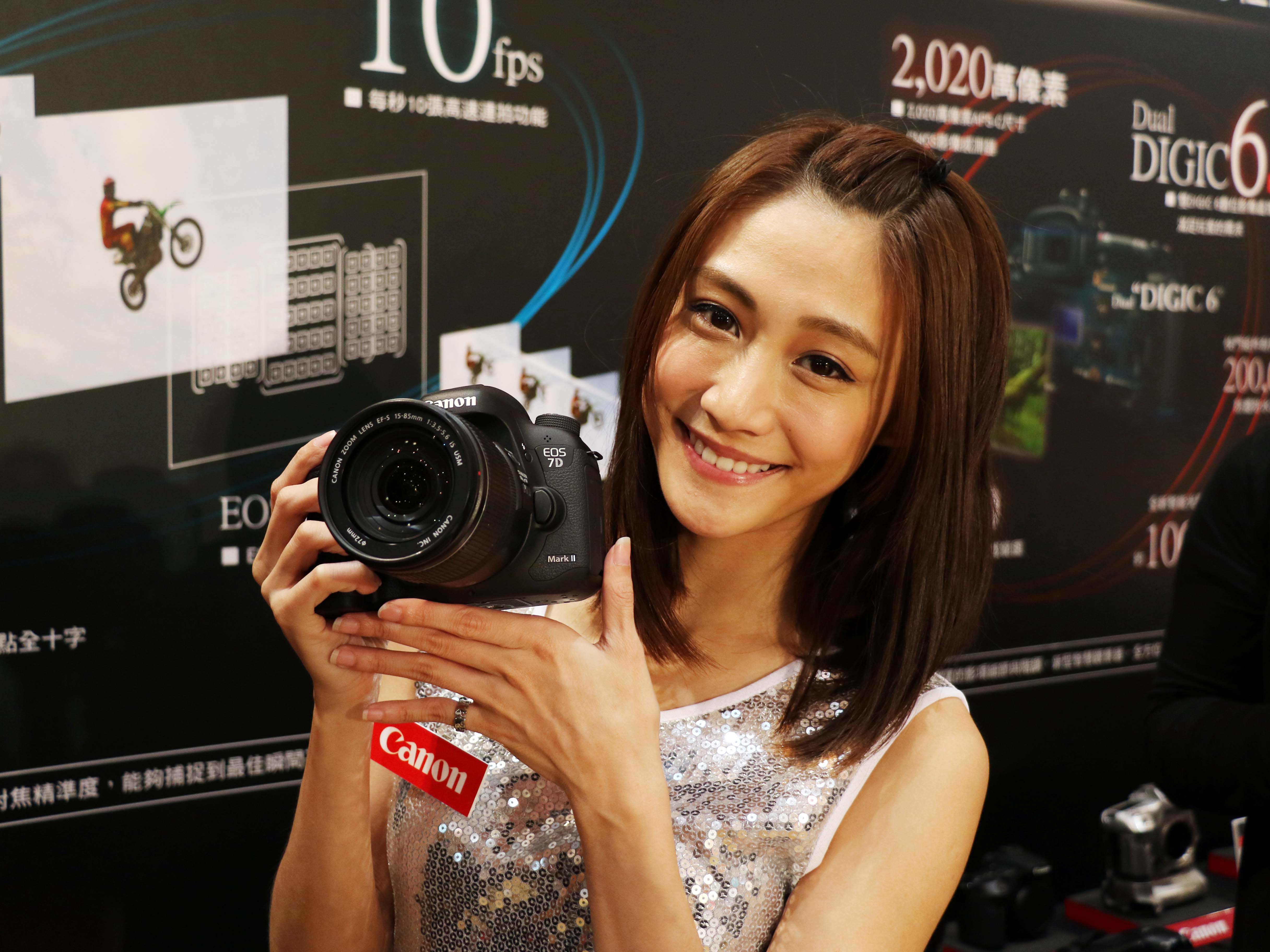 Canon EOS 7D Mark II 正式發表，加入65點全十字對焦系統、雙 DIGIC 6，最高可連拍1090張 JPEG