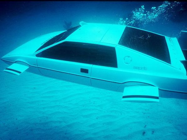 特斯拉電動車也有彩蛋！內建「007」潛艇模式輸入隱藏代碼便可開啟