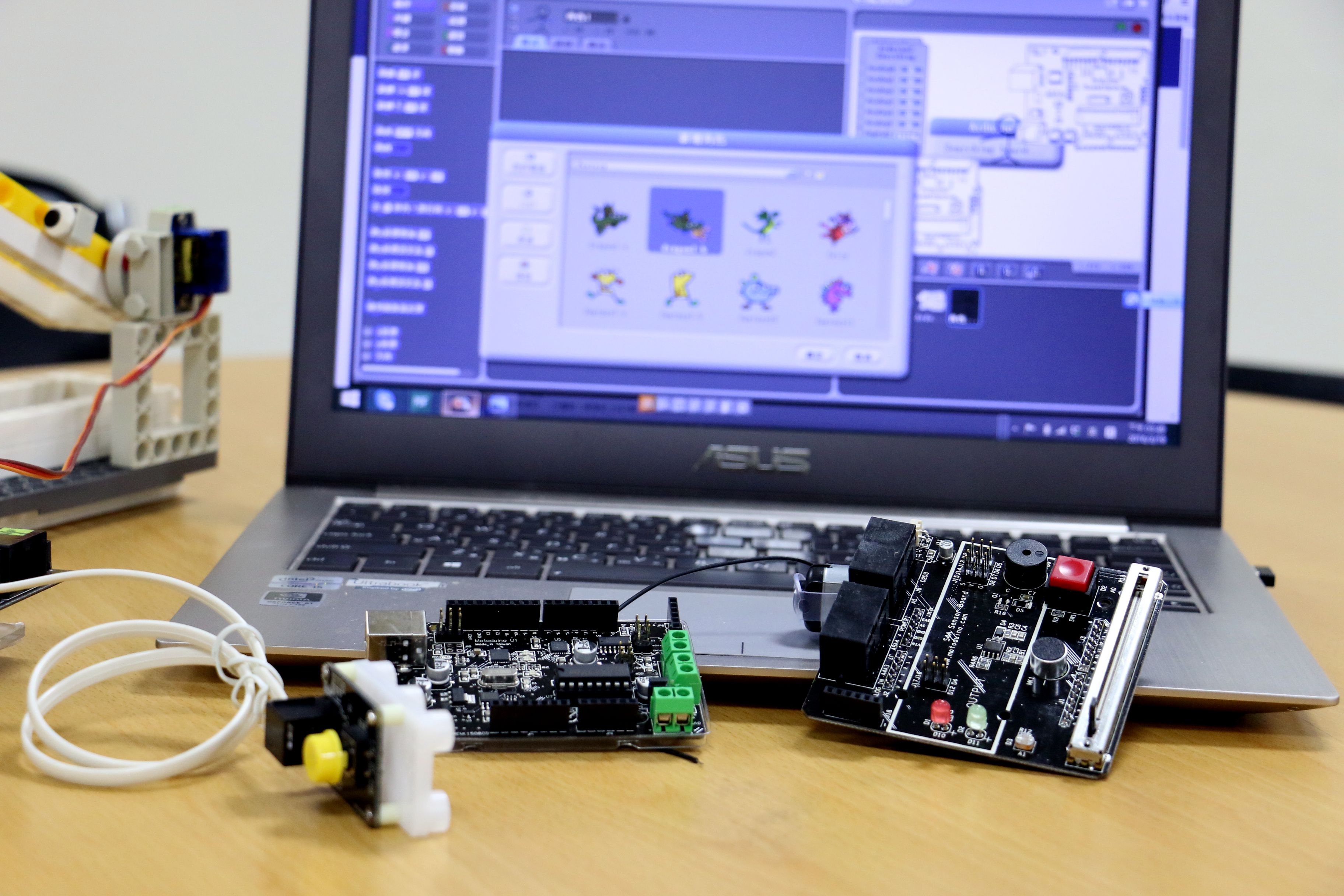 【Maker Club】用 Scratch 玩 Arduino入門第一課！認識Scratch介面開發環境，玩好積木角色及造型