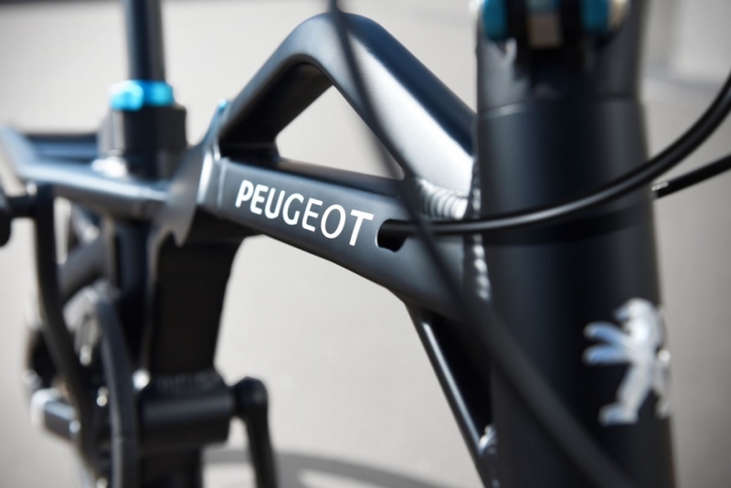 變身收納10秒完成，Peugeot eF01 電動輔助自行車「好來電」!