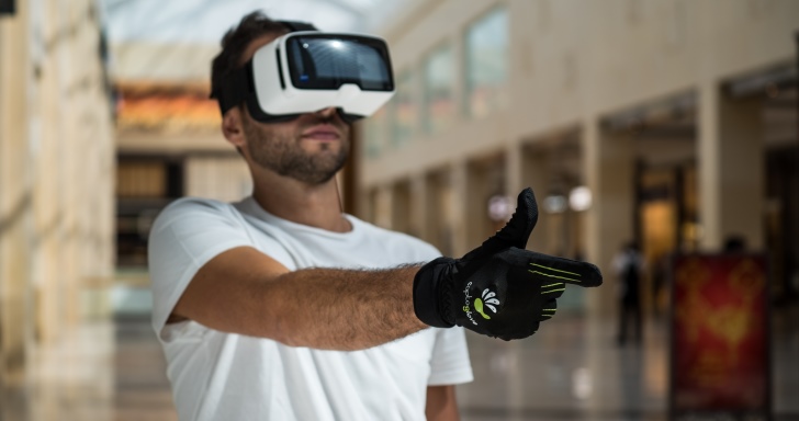 放下VR控制器吧，戴上CaptoGlove手套就能操作遊戲