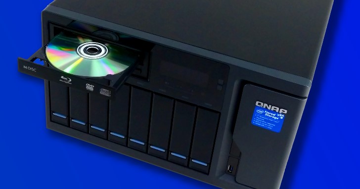 QNAP TVS-882BR 整合藍光燒錄機，強化冷資料離線儲存歸檔功能