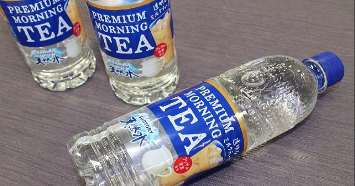 這不是礦泉水，而日本飲料公司推出帶有茶香與奶味的「透明奶茶」