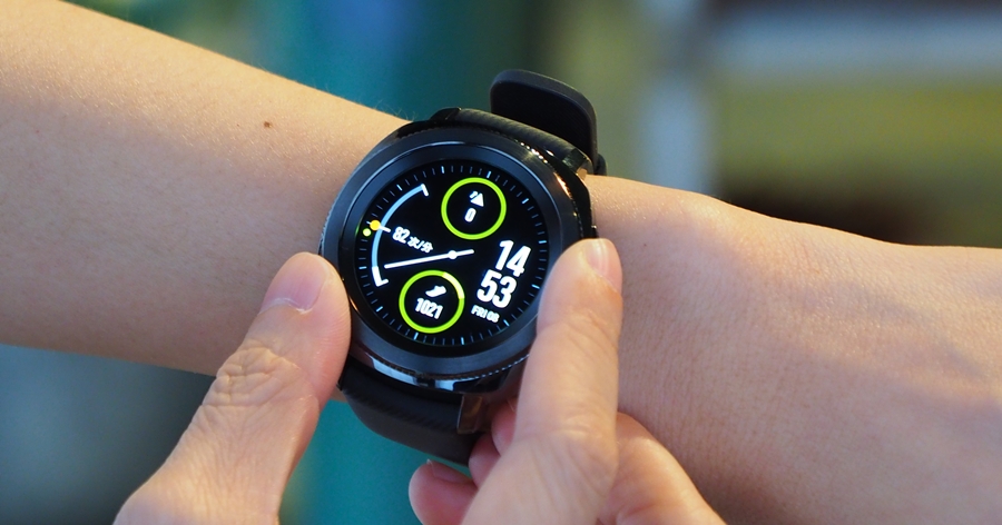 三星 Gear Sport 動手玩，最時尚的運動智慧錶
