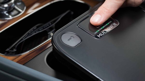 Bentley 也有指紋辨識，旗下客製化部門Mulliner 打造 Bentayga 專用指紋辨識防盜系統！