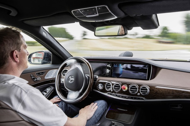 Mercedes-Benz賓士 S500自動駕駛跨越德國！霹靂車的時代即將來臨！