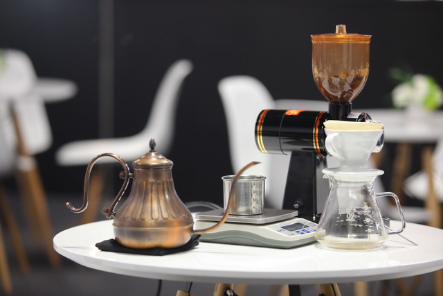 【2014台北車展】MAZDA「SKY Lounge」：咖啡達人廖國明親臨製作頂級手沖咖啡