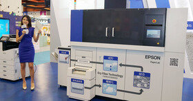 Epson PaperLab 乾式再生製紙機首度在台亮相！不耗費一滴水的再生紙是怎麼做出來的？