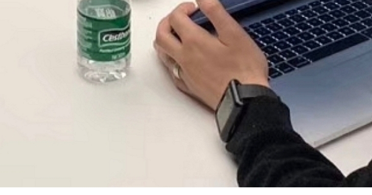 雷軍展示小米手錶真機照，有獨立CPU、GPS、NFC、eSIM卡「就是一部小型手機」