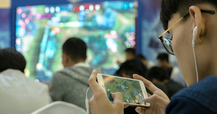 晚上 10 點後不准玩遊戲，每天最多 90 分鐘！中國史上最嚴格的「網癮」規定出爐